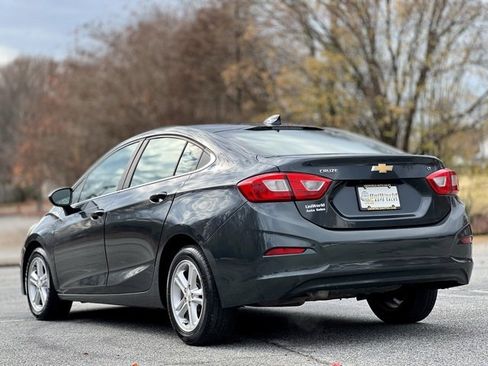 Used 2018 Chevrolet Cruze LT w/ Convenience Package image 7