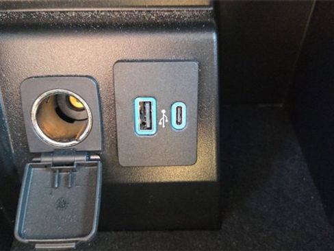 Used 2022 Ford Explorer XLT w/ Equipment Group 202A image 22