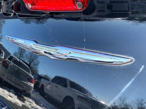 Used 2018 Chrysler 300 S w/ Safetytec Plus Group image 29