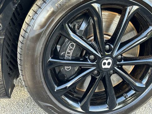 Used 2021 Bentley Flying Spur V8 image 27