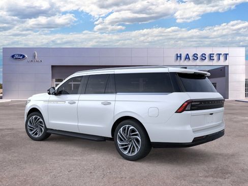 New 2026 Lincoln Navigator L Premier AWD/4WD image 4