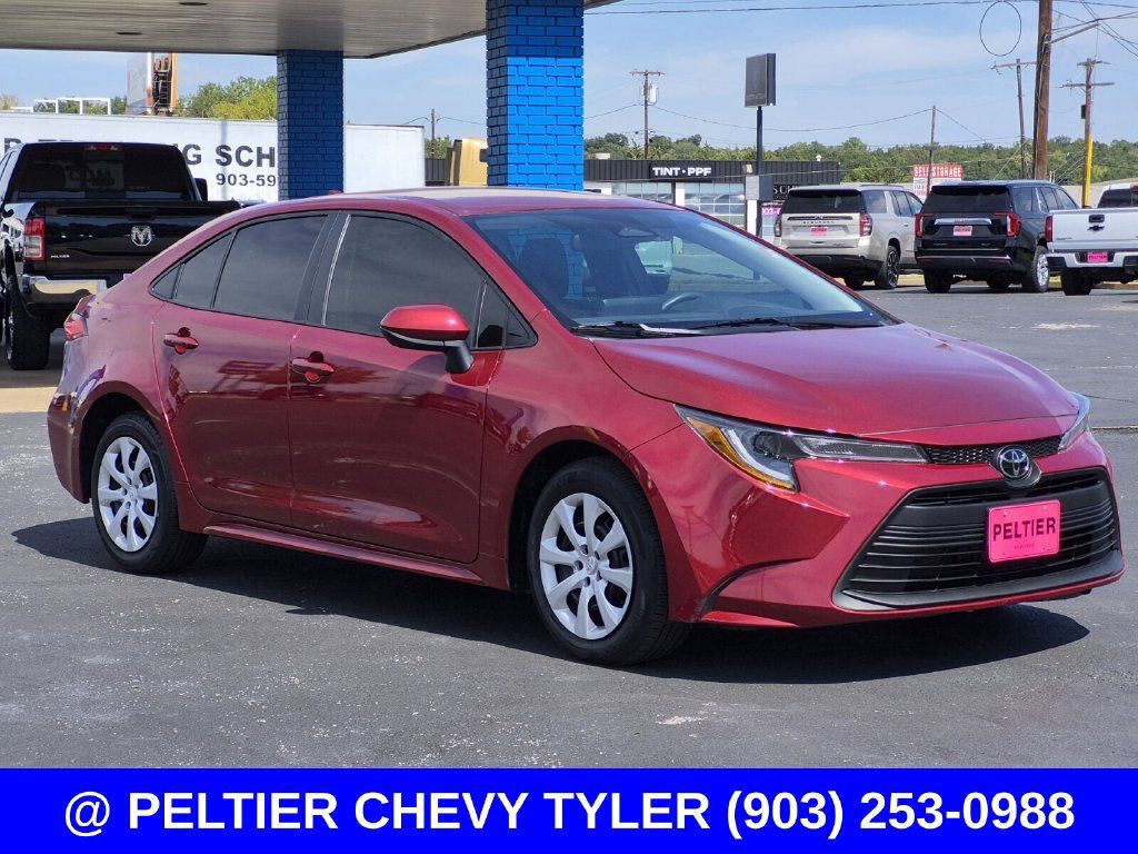 Used 2025 Toyota Corolla LE FWD image 1