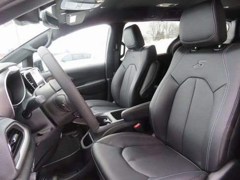 New 2026 Chrysler Pacifica Select image 18