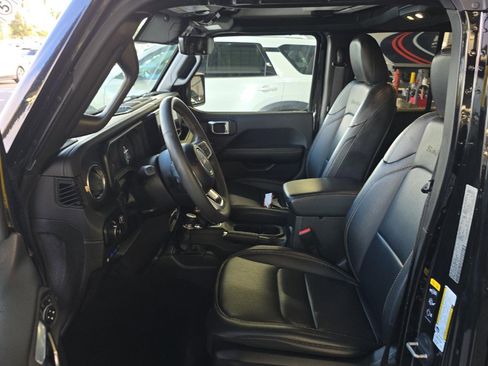 Used 2024 Jeep Wrangler Unlimited Sahara w/ Technology Group image 7