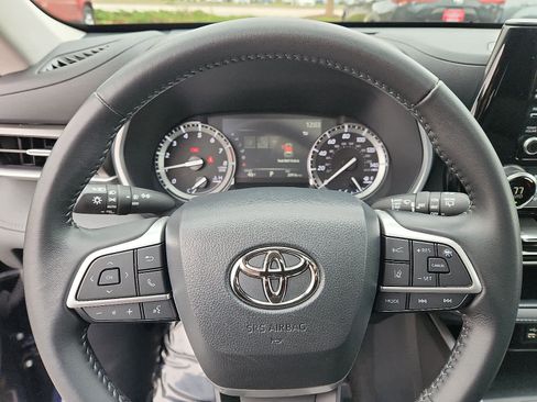 Certified 2022 Toyota Highlander XLE image 22