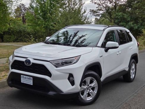 Used 2020 Toyota RAV4 XLE w/ Convenience Package AWD/4WD image 9