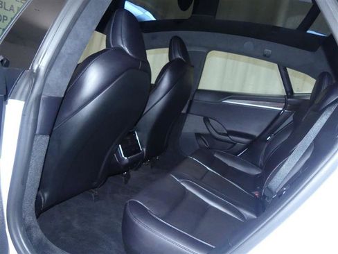 Used 2021 Tesla Model S Plaid image 19