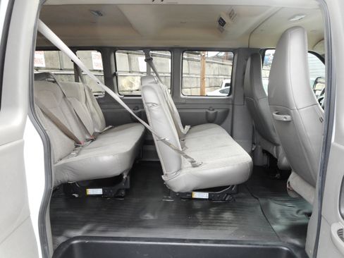 Used 2017 Chevrolet Express 2500 LS image 21
