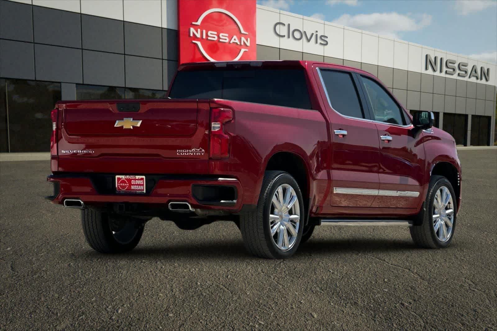 Used 2023 Chevrolet Silverado 1500 High Country w/ High Country Premium Package AWD/4WD image 3