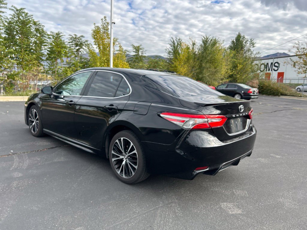 Used 2018 Toyota Camry SE w/ Convenience Package FWD image 11