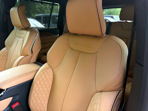 New 2026 Jeep Grand Cherokee Summit AWD/4WD image 13