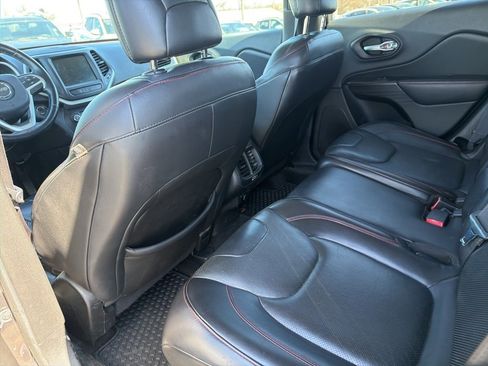 Used 2015 Jeep Cherokee Trailhawk w/ Leather Interior Group image 11