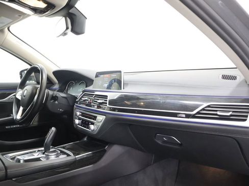 Used 2018 BMW 740i RWD image 23