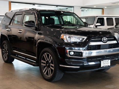 Used 2022 Toyota 4Runner Limited AWD/4WD image 3