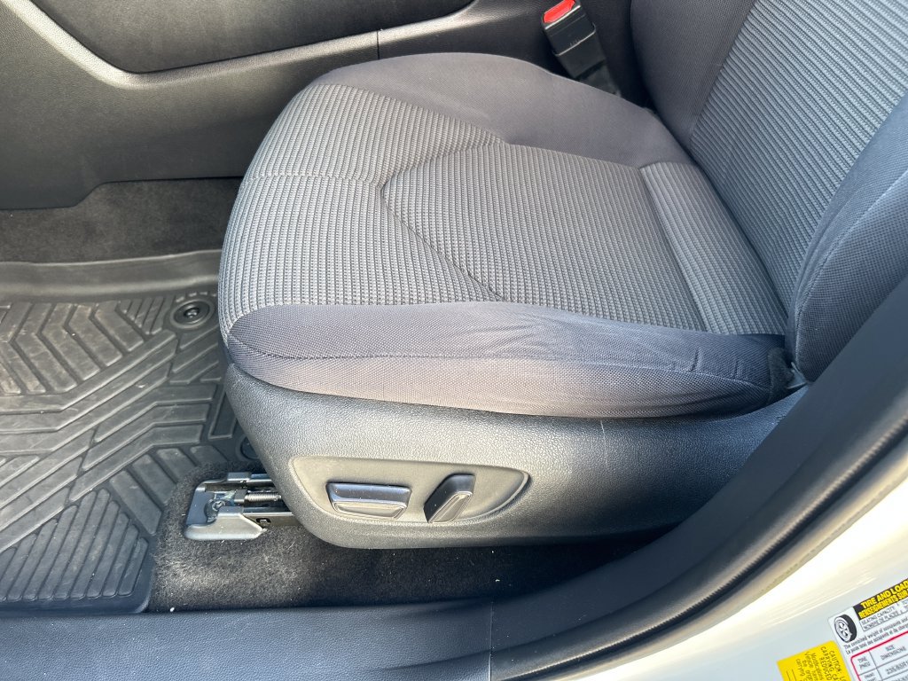 Certified 2020 Toyota Highlander L FWD image 28
