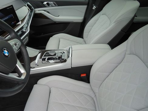 Certified 2025 BMW X7 xDrive40i AWD/4WD image 8