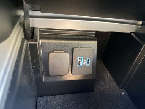 Used 2023 Ford Explorer ST-Line w/ Class IV Trailer Tow Package image 21