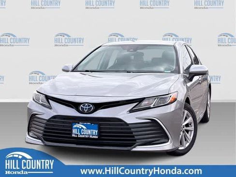Used 2022 Toyota Camry LE FWD image 1