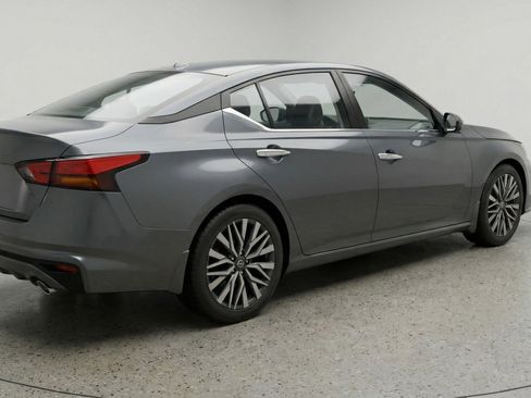 Used 2025 Nissan Altima 2.5 SV image 9