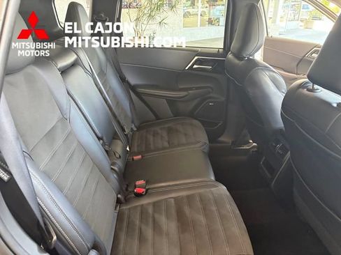 Used 2025 Mitsubishi Outlander SE FWD image 17