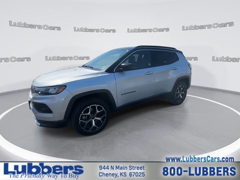 Used 2025 Jeep Compass Limited AWD/4WD image 4