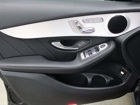 Used 2022 Mercedes-Benz GLC 300 4MATIC image 12