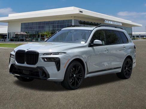 Certified 2025 BMW X7 xDrive40i w/ M Sport Package AWD/4WD image 4