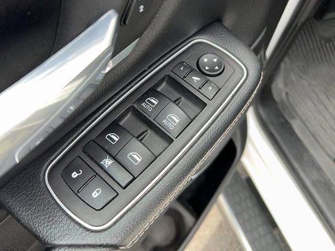 Used 2024 RAM 1500 Laramie AWD/4WD image 14