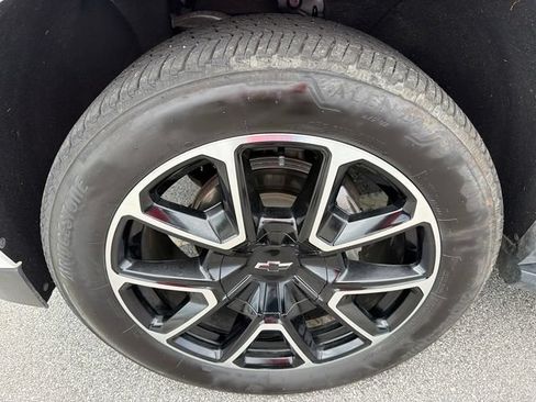 Used 2022 Chevrolet Suburban RST w/ Luxury Package RWD image 11