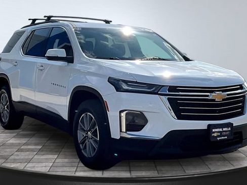 Used 2023 Chevrolet Traverse LT FWD image 4