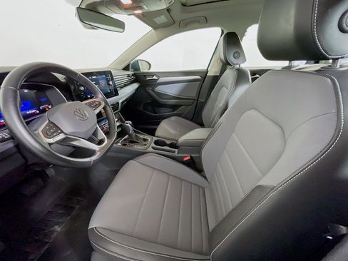 Used 2025 Volkswagen Jetta SE image 13