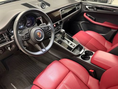Certified 2026 Porsche Macan AWD/4WD image 4
