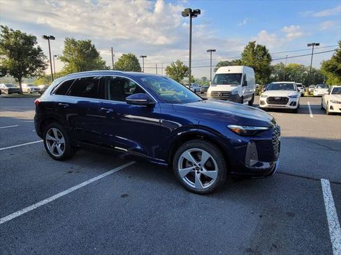 Used 2025 Audi Q5 Premium Plus w/ Premium Plus AWD/4WD image 5