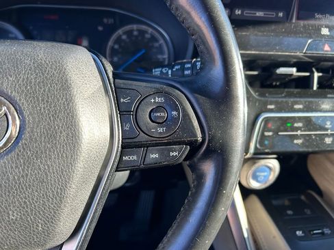 Used 2021 Toyota Venza XLE w/ Softex Package image 24