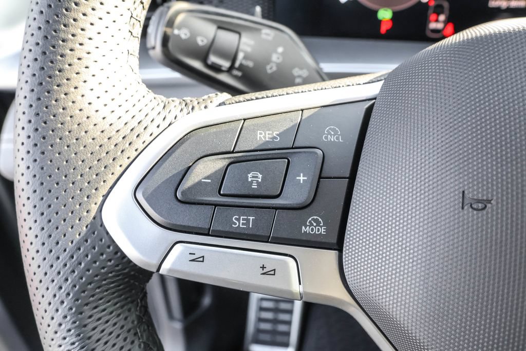 Certified 2026 Volkswagen Tiguan SE R-Line AWD/4WD image 19