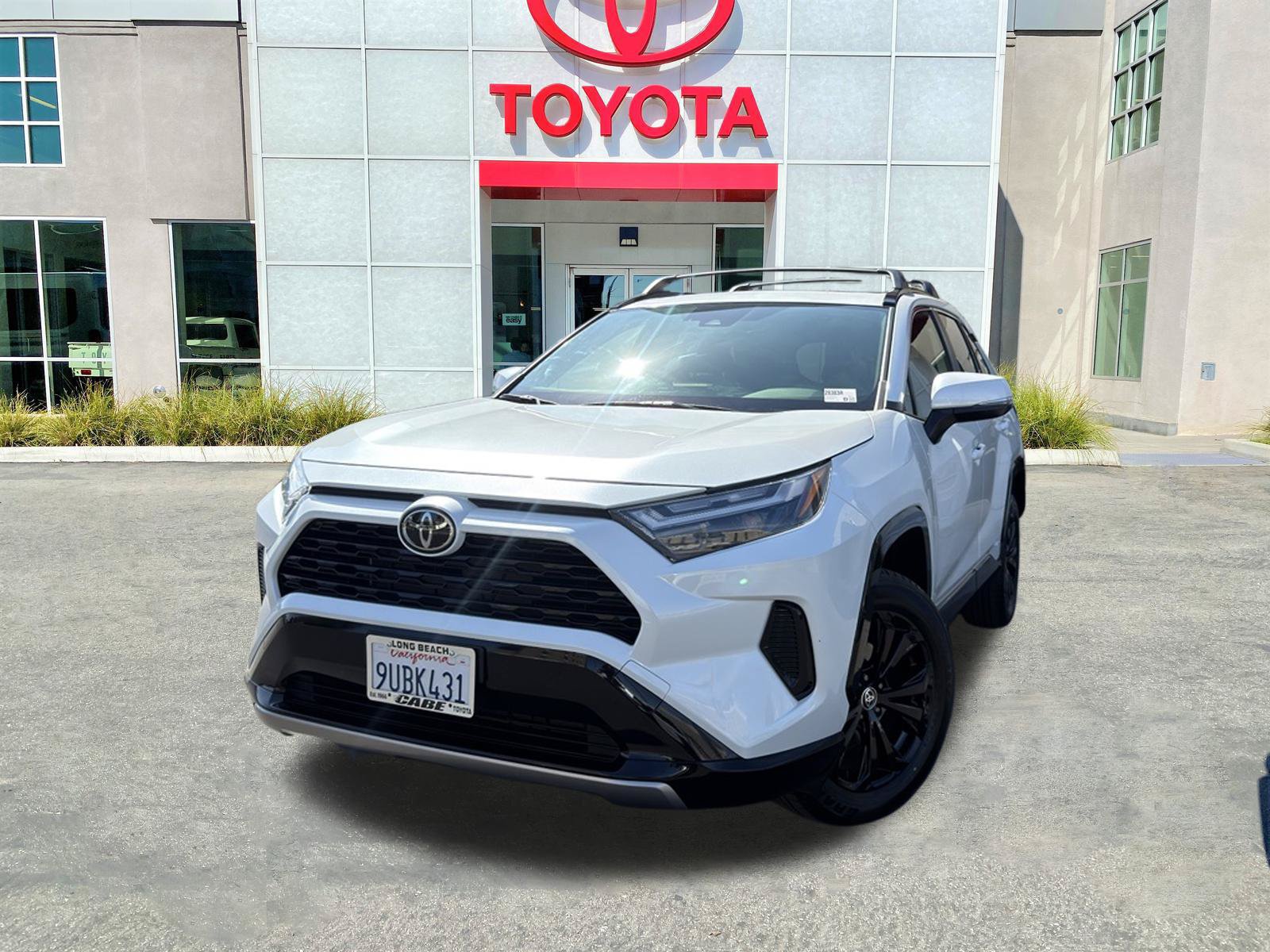 Used 2025 Toyota RAV4 SE w/ Convenience Package AWD/4WD image 4