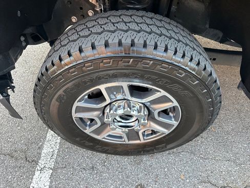 Used 2025 Ford F250 Lariat image 10