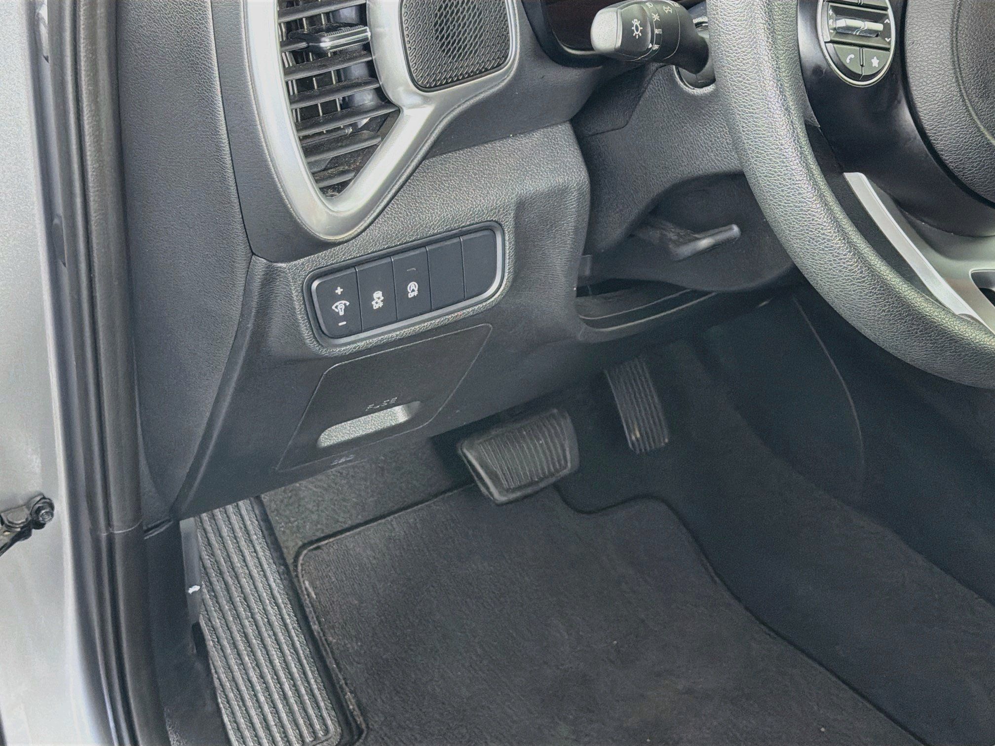 Used 2025 Kia Soul LX w/ LX Technology Package FWD image 17