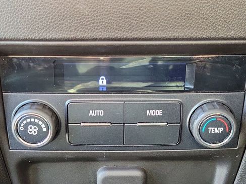 Used 2021 Buick Enclave Essence image 13