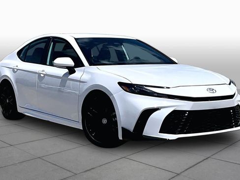 Used 2026 Toyota Camry SE FWD image 3