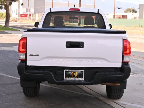Used 2017 Toyota Tacoma SR AWD/4WD image 6