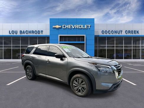 Used 2024 Nissan Pathfinder S FWD image 2