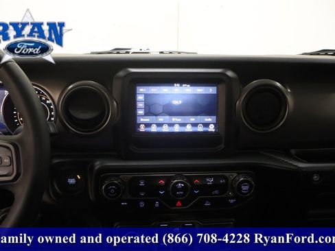 Used 2023 Jeep Gladiator Willys image 23