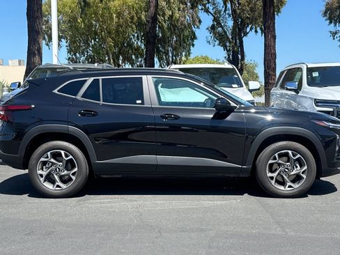 Used 2026 Chevrolet Trax LT w/ Sunroof Package FWD image 4