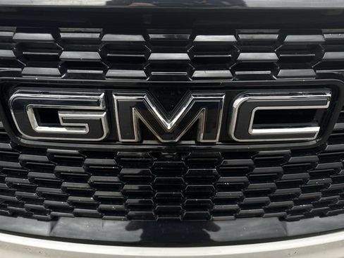 Used 2023 GMC Yukon Denali Ultimate image 32
