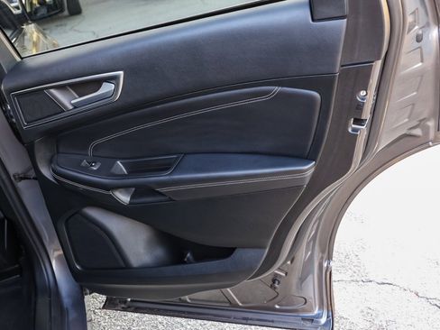 Used 2023 Ford Edge Titanium image 19