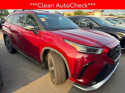 Used 2022 Toyota Highlander XSE AWD/4WD image 3