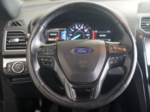Used 2019 Ford Explorer XLT w/ Equipment Group 201A AWD/4WD image 12