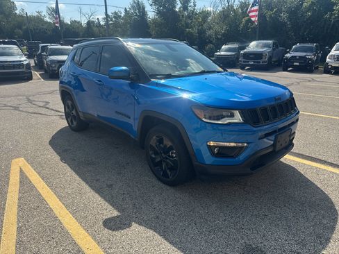 Used 2020 Jeep Compass Latitude AWD/4WD image 3