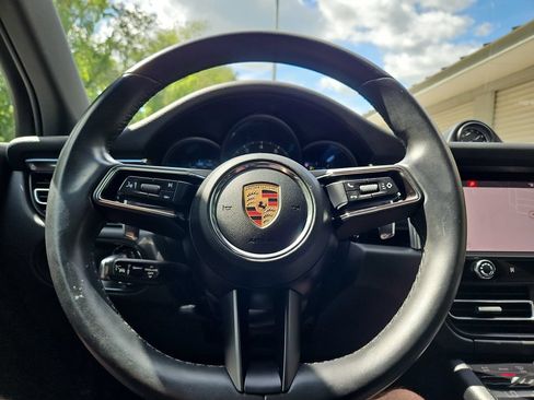 Certified 2024 Porsche Macan AWD/4WD image 33